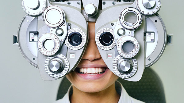 2023 世界視覺日，愛「眼」要及時！醫師提醒，別讓 3 眼疾吃掉寶貴視力